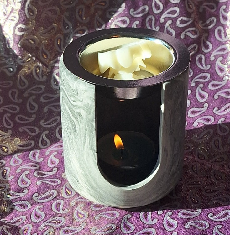Brûle parfum avec fondant en cours de fonte