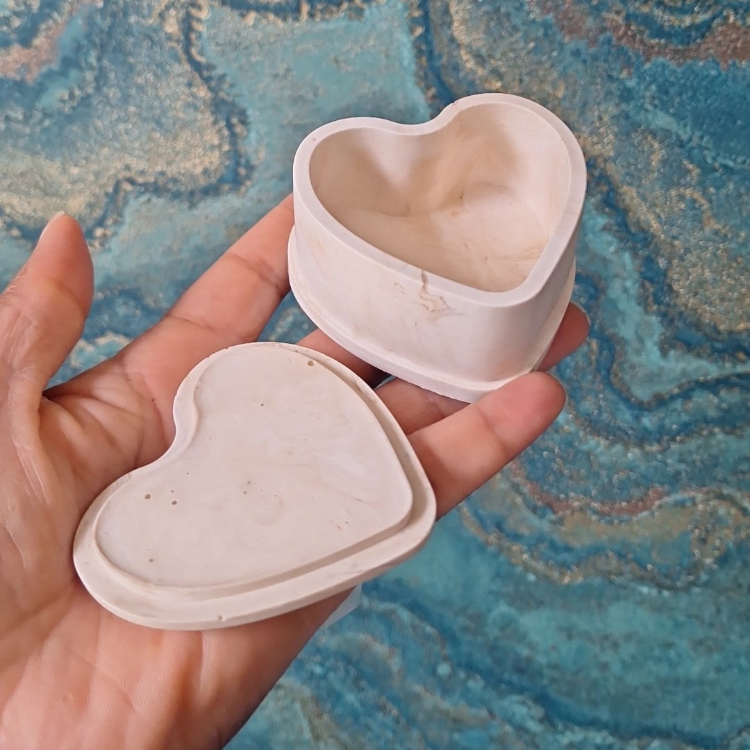 Boite coeur beige ouverte