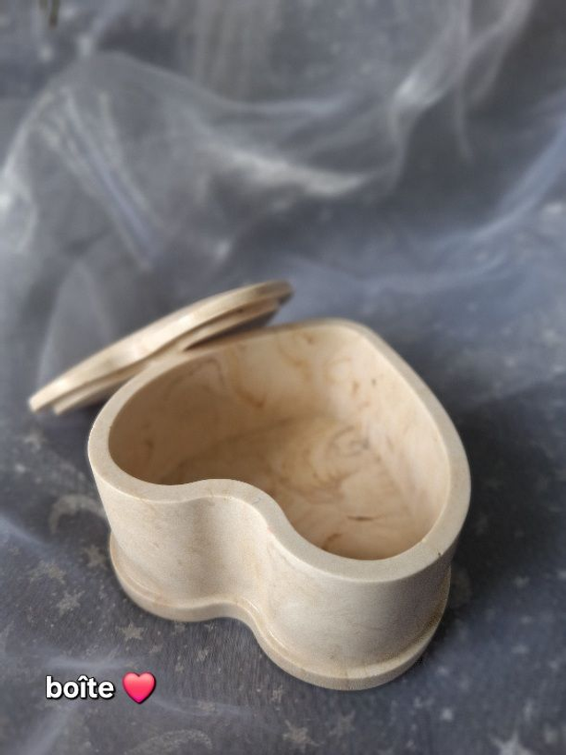 Boîte cœur en jesmonite beige marbré