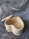 Boîte cœur en jesmonite beige marbré