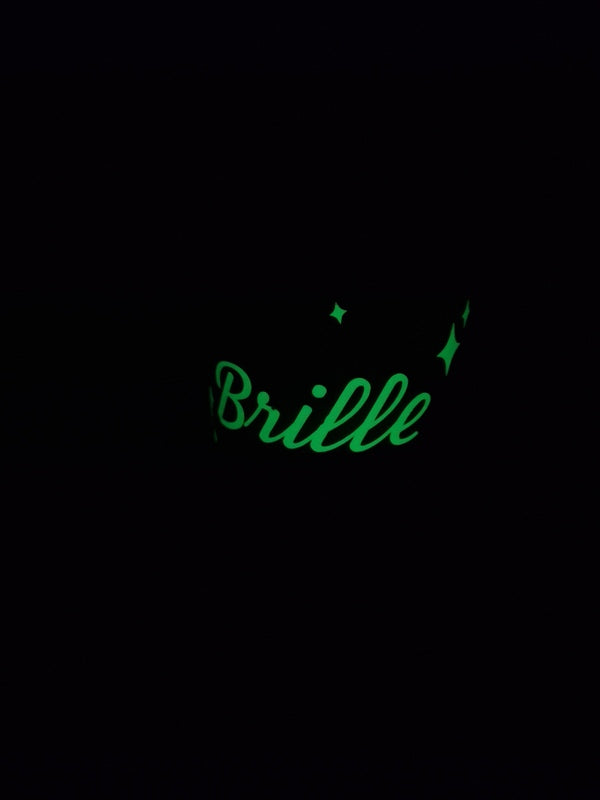 La bougie qui illumine même éteinte 
Bougie inscription phosphorescente / surprise dedans