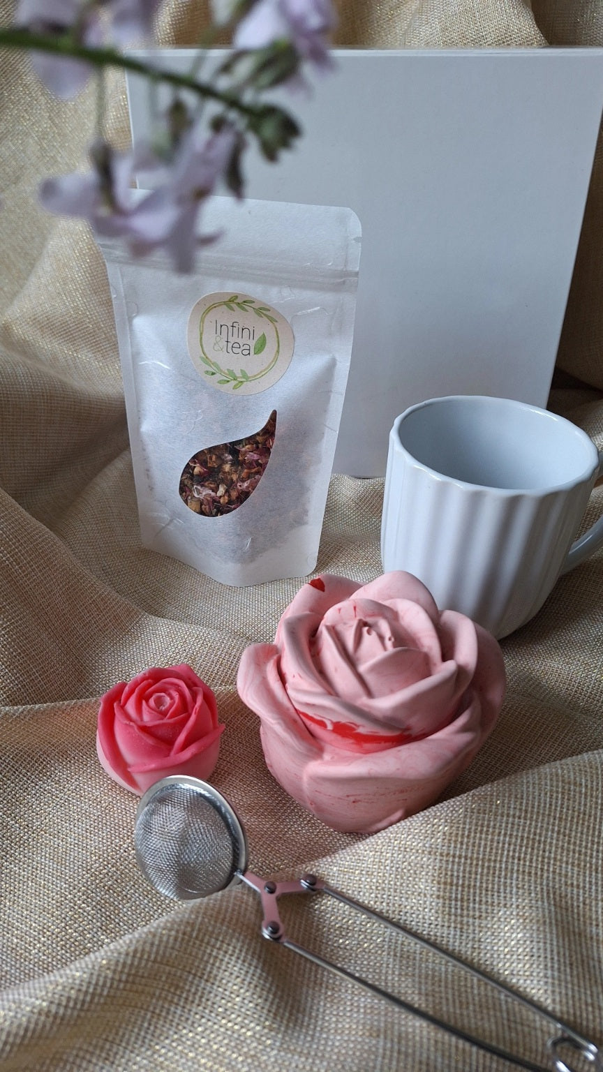 Au nom de la rose box deluxe mug pince à thé