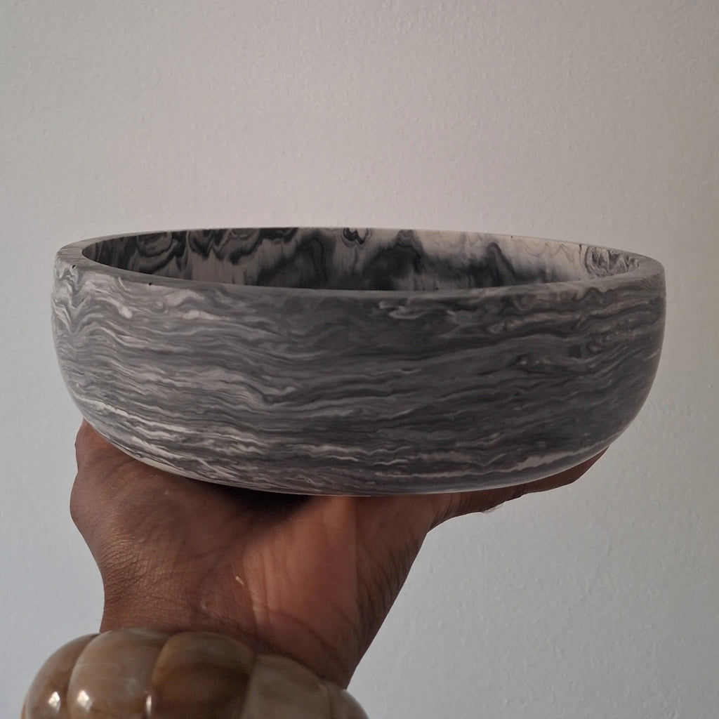 Coupe en jesmonite grise stock