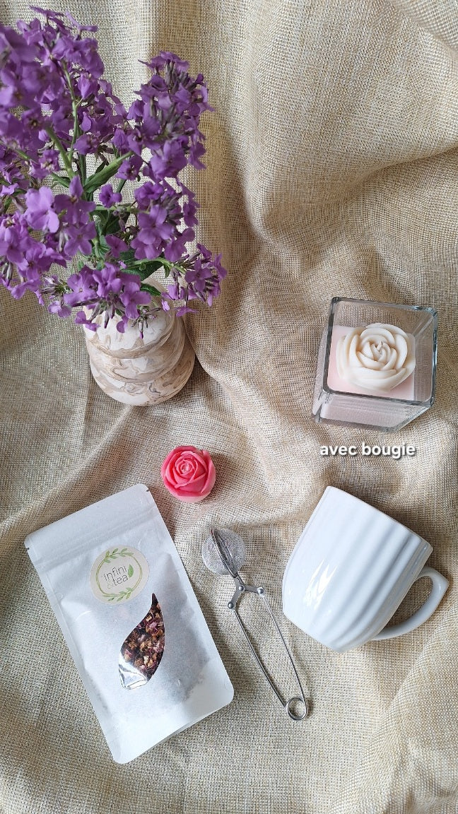Contenu bougie en forme de rose dans contenant transparent boule a thé infusion rose mug boite cadeau