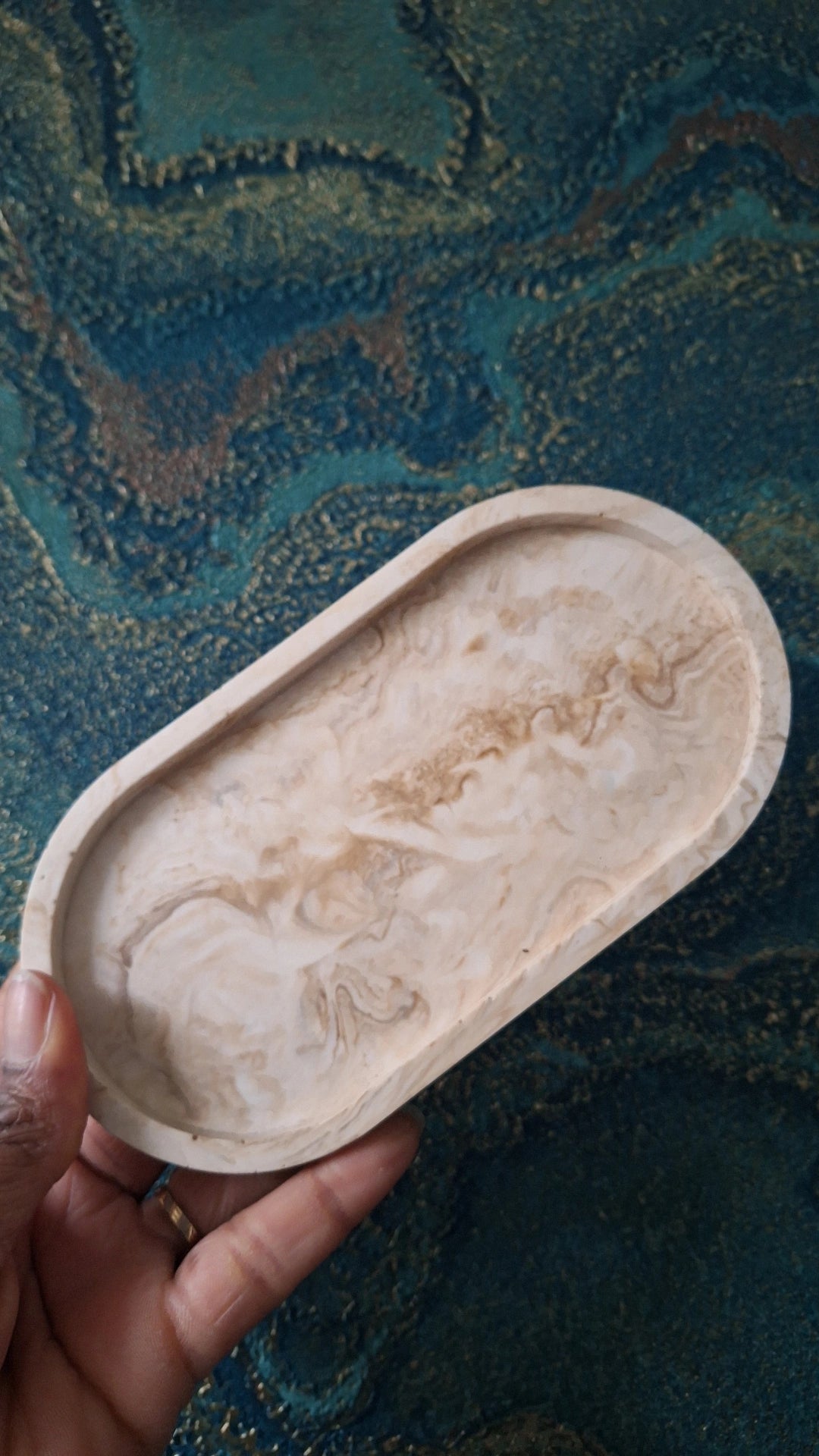 Plateau ovale beige marbré