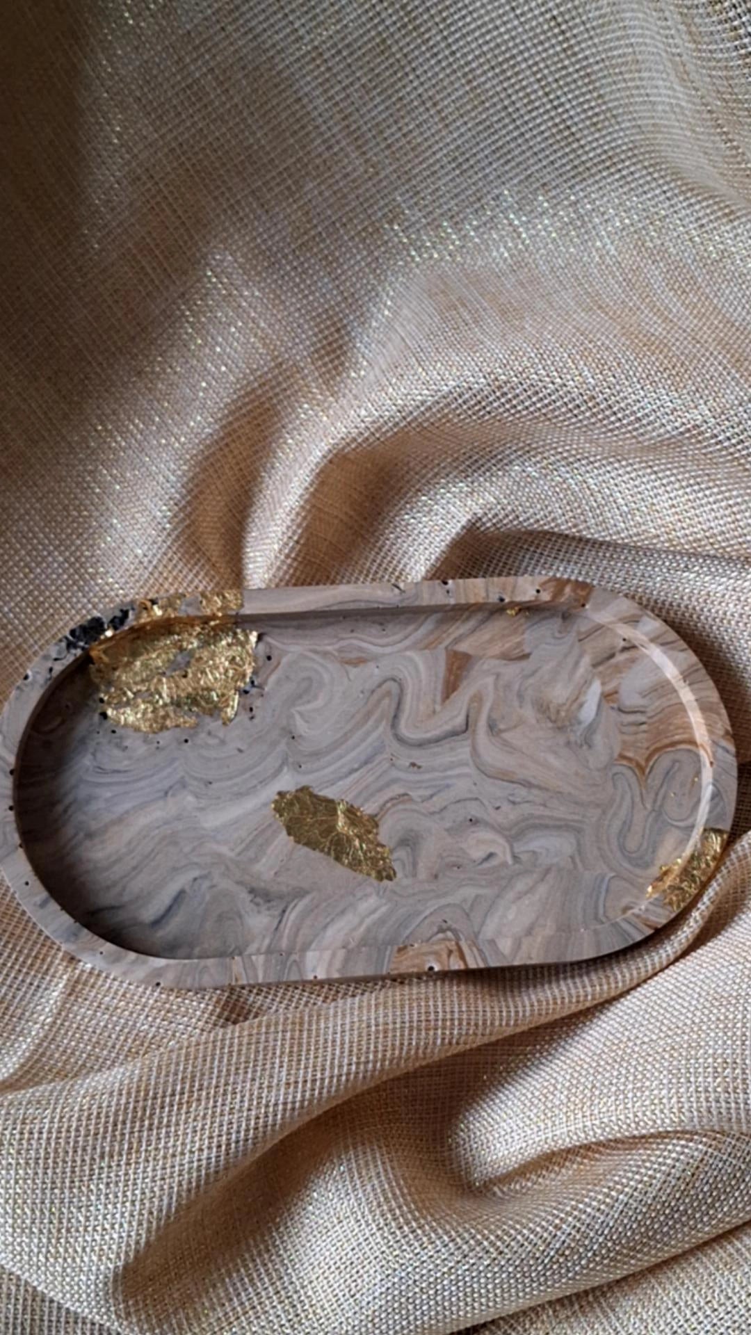 Plateau marbré ovale piece unique