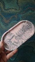 Artisanal plateau marbré rose en jesmonite