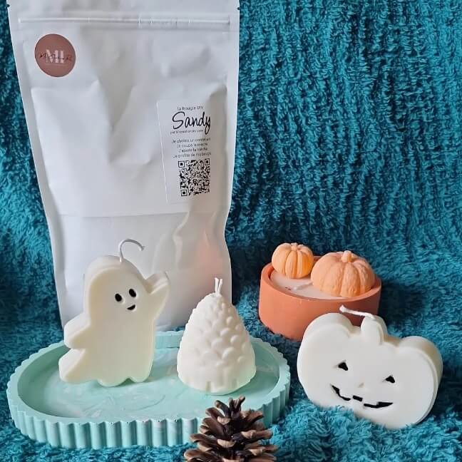 coffret sortilege d'automne bougies roubaix pour automne cosy cire de sable en sachet blanc, bougie fantôme, pomme de pin en cire blanche citrouille effrrayante yeux noirs bougie en pot terra cota et decorations en cire vegetale orange