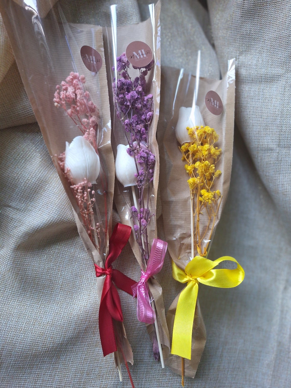 Tulipes en cire de soja dans un emballage en kraft fenetre transparente parfum fleur de coton